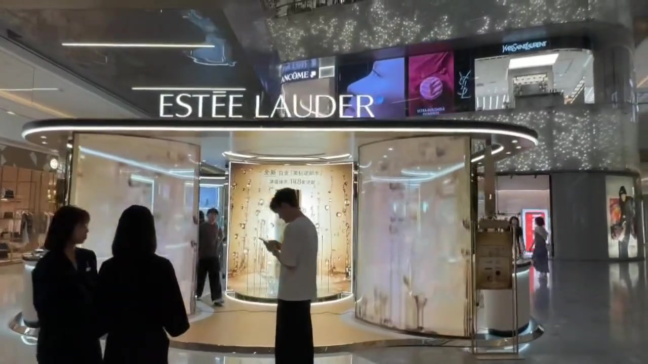 Estée Lauder Flagship — SMD Holographic Invisible Screen installation