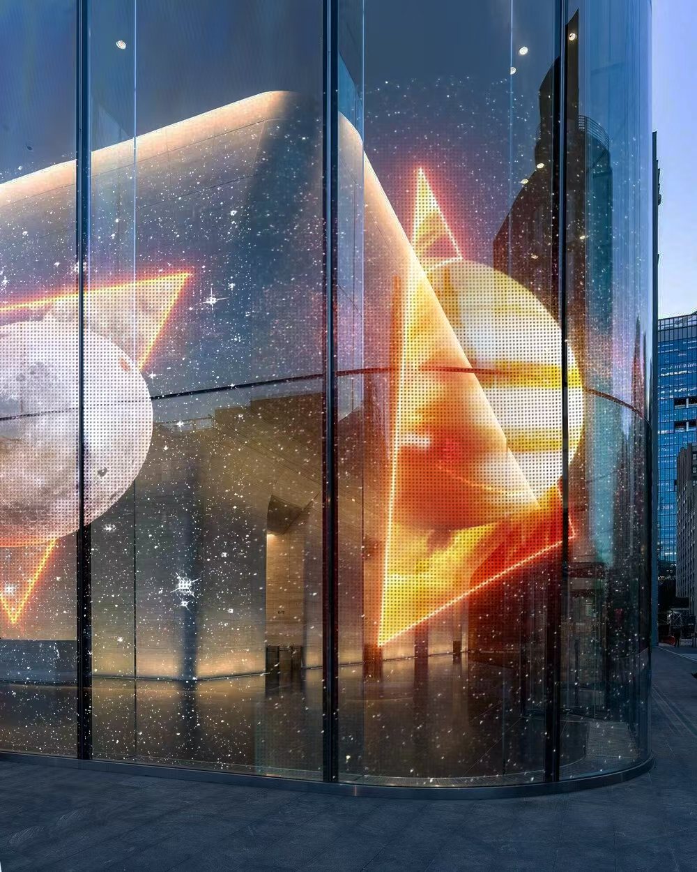 P20 media facade at night